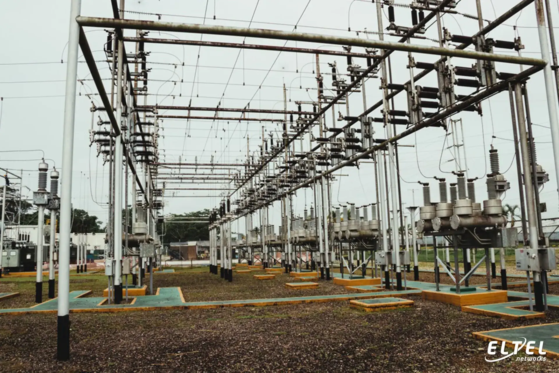 Rozbudowa a modernizacja stacji energetycznej – różnice